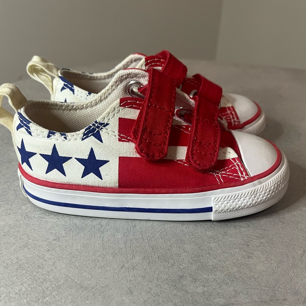 Converse stars and stripes shoes size 6